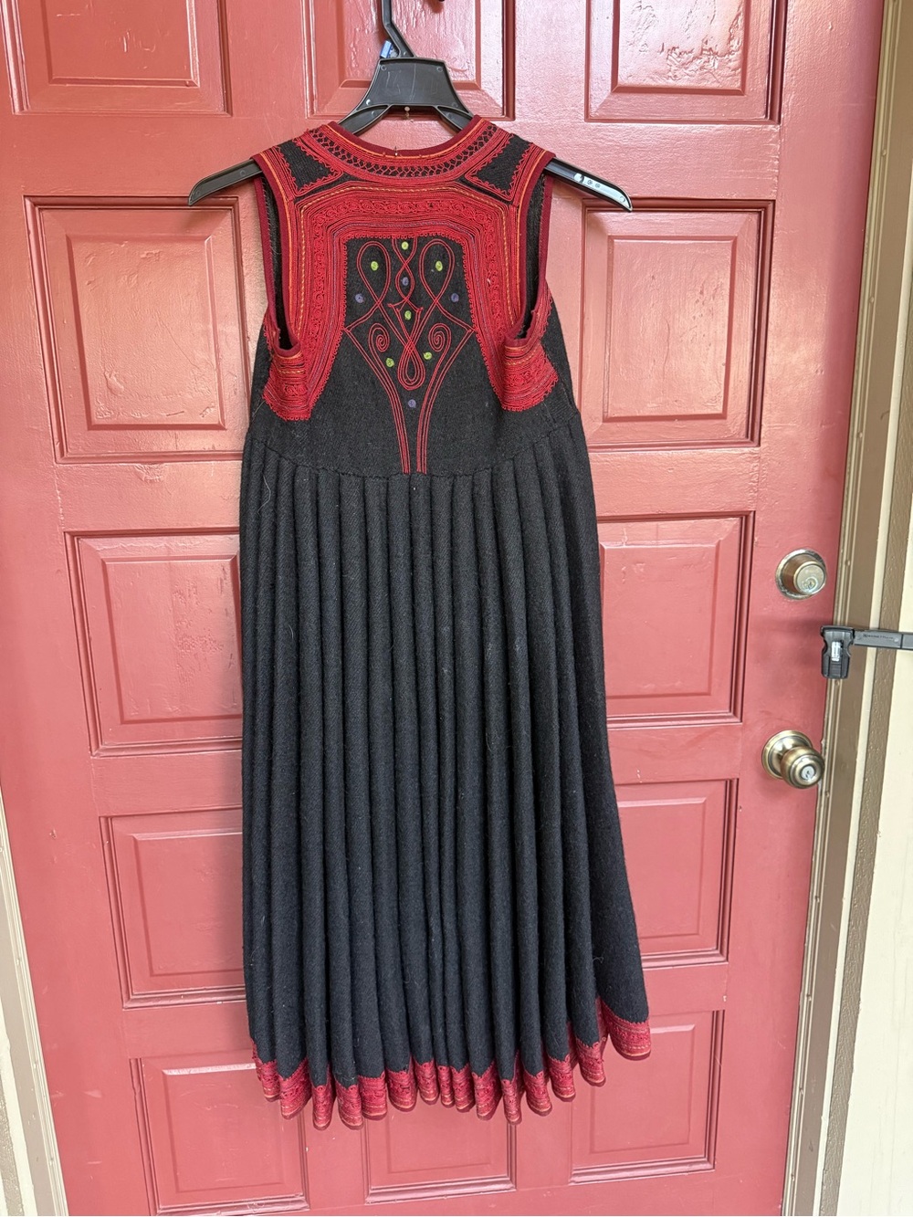 Hand made Black and red Sleeveless wool Vest - Picture 5 of 9